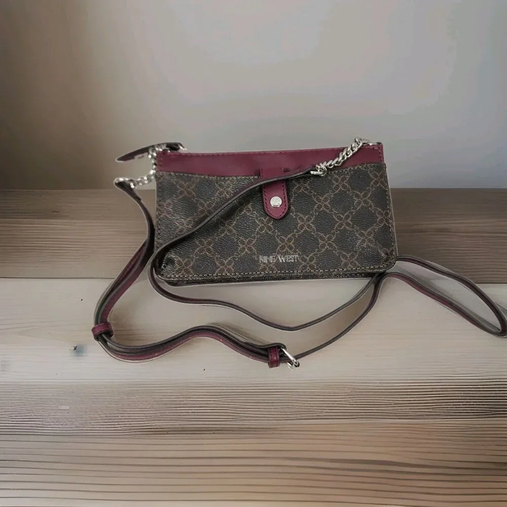 Nine West Zippered Crossbody Bag Phone Wallet Brown Burgundy Adjustable Strap